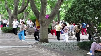 Кое-чего действительно ассациирующегося с Китаем не увидел... Так что дополню от себя