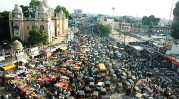 Слышал что в Индии своеобразный стиль дорожного движения....
