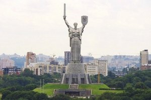 Одна в Волгограде, а вторая -- в Киеве:
P.S. Автор обеих -- Вучетич Е.В.