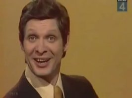 Не джентльменский поступок. Студент Кембриджа сжёг деньги на глазах у бездомного