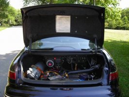 только вот в багажнике у этих марков была вот такая установка