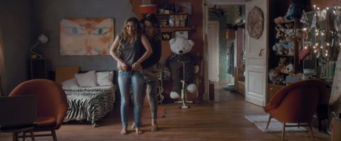 Ты нахрена меня с такой жопой родила?