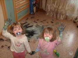 Мои чуток порисовали. 
Как давно это было )))