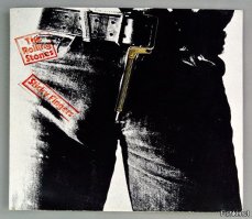 Альбомы 70-х, но с необычным оформлением.
Rolling Stones "Sticky Fingers" - "молния" расстегивалась, под ней - презерватив.
Rick Wakeman - "No Earthly Connection" - внутри конверта прямоугольник фольги и кусок скотча. Фольга скручивалась в цилиндр, заклеивалась скотчем и ставилась на центр обложки.
Grand Funk - Shinin' On. Из обложки альбома "выламывались" очки - и вот объемное изображение.
KISS - "Love Gun". Внутри конверта - пистолет. В американском издании пистолет был пластмассовым, в немецком издании - картонным.