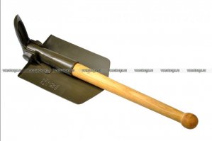 Самая адская и крепкая лопата это бундесверовская с откидным клыком. 
Фиксируется подпружиненным четырёхгранным конусом, поэтому ничего не люфтит и механизму не страшна грязь.