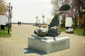 памятник в бердянске...