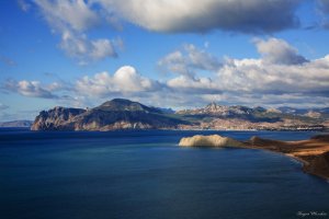 Прикольные страны - Шотландия ...Уэльс. Страны -Уэссекс или Корнуол там случайно нет?
 Похоже опрос проводился среди Шотландских туристов приехавших на отдых в Англию.

А вообще -все это ересь! Самая красивая страна это Россия!