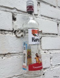1. Насыпаем в пустую бутылку песок
2. Прибиваем
3. Переворачиваем бутылку, высыпаем песок
4. Возвращаем бутылку горлышком вверх.
5. PROFIT!