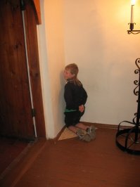 Либо фото постановочное, либо на горох ставить не умеют.