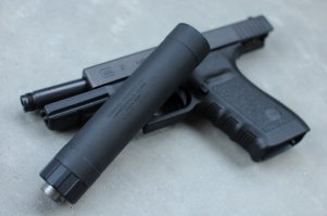 Запирание перекосом ствола совершенно не представляет никакой проблемы для установки глушителя.