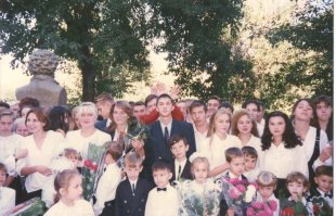 Модный в то время клубный пиджак :)