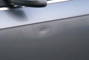 лкп говоришь? На прошлой машине подобных этой несколько было. Ох как тяжко было продавать.
Так что или паркуюсь в самом отдалённом месте, или как выше упомянуто. 
Если я из своего кармана должен ремонтировать вот это, то срал я на мораль в таком случае.