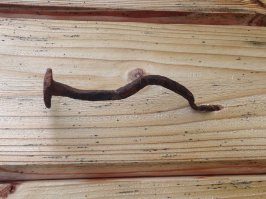 Есть много чего...И поделится и спросить надо, но идиоты портят всё...
 Вот допустим старый гвоздь, валяется у меня, так про него можно целую историю написать:)