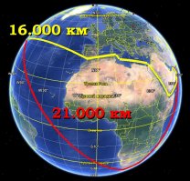 Почти столько же, сколько и через Суэцкий канал.
Это тебе только кажется, что разница длины пути в сотни раз.
Через Суэцкий канал длина пути -- 16.000 километров, а вокруг Африки мимо мыса Доброй Надежды -- 21.000 километров.
Так что списали его совсем по другой причине: в 2004-м году вступил в действие закон, запрещающий вход в порты США и Европы танкеров без двойного борта, коим являлся и Knock Nevis (в прошлом также назывался Seawise Giant, Happy Giant и Jahre Viking).
