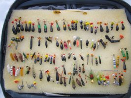 И я однажды выкрал огромное БОХАТСТВО.Пришёл на рынок купить крючков-поплавков.Потянулся к самой дальней мормышке,повертел в руках,крякнул что-то недовольно,развернулся -ушёлПришёл домой,а на куртке приЧЕПИЛАСЬ большая поролонка с хреновой тучей крючков .Мне стыдно