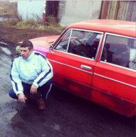 На первой фотке и без Смита довольно забавно. Это гитарист Limp Bizkit Борланд, отдых в России.