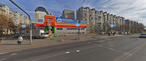 Вот фотки с яндекс панорам с одного места 2-х сторон одной улицы.