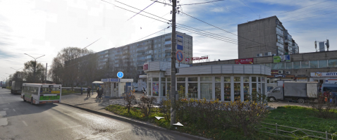 Вот фотки с яндекс панорам с одного места 2-х сторон одной улицы.