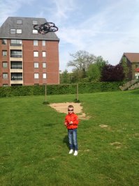 Ну вертолетики  у нас в прошлом :) Щас подсели на дроны , купил сыну ar drone 2.0 . Но уже разбили :)  Теперь новая тема лодки с скоростью до 50 км . Одну уже так же разбили :)