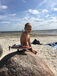 Ну вертолетики  у нас в прошлом :) Щас подсели на дроны , купил сыну ar drone 2.0 . Но уже разбили :)  Теперь новая тема лодки с скоростью до 50 км . Одну уже так же разбили :)