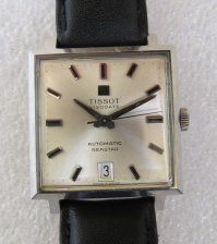 Очень хочется, чтоб кому-то повезло и это оказалось раритетом.
Не берусь за экспертную оценкуно меня смущают четыре вещи:
1. нет названия модели и надписи automatic на циферблате
2. криво расположены лого и флаг (да и не лепили они раньше флаг и логотип был другим)
3. нет номера калибра сзади
4. ну и до кучи, очень аляписто заштампован маятник селф-виндера.

ну и, до кучи, гугл по разным запросам с разной комбинацией antique vintage tissot automatic self-winding square rectangle gold не выдает ничего похожего. 
может оказаться, что это современная китайская поделка, за пару лет пришедшая к виду старинных часов.

ЗЫ Буду рад ошибиться. Спроси на форуме часовщиков.

ЗЗЫ Вот примерно так выглядят старые Tissot