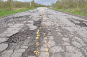 Мда, аналитик из тебя так себе.  дороги в глубинке, грунтовых нет как в России?   Уххх.  какие крутые обочины и сколько инфраструктуры рядом.