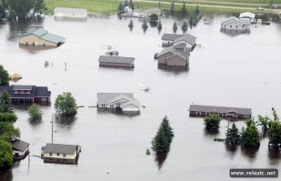 Походу это домик побывал в подобной ситуации просто - сейф залило и внутри все погнило.