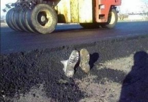 Там и хозяин лопаты не далеко)