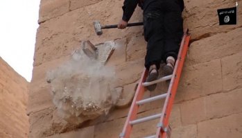 Античные древности на швеллерах, Сирия.