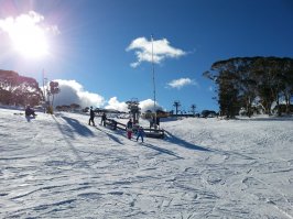 "К тому же зимой Австралия свободна от туристов"

Ага, на юго-западе, наверное их действительно нет зимой.

Вот фотки этой зимы в Австралии: