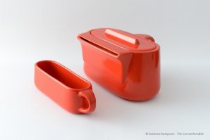 А что не так с чайником? Очень симпотишный.