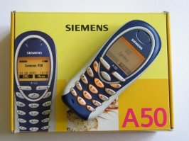мой первенький, в 2001 году:) неубиваемый аппарат. несколько раз меняли панели и аккумулятор - мама  до 2010 с ним ходила, от меня "в наследство"достался. и до сих пор работал бы, если б найти те же панели и батарею