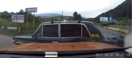 у отца было похожее дтп. но там нарисовали что удар был на разделительной.
ландровер ударил шаху на встречке.это означает что если бы тормозил и держал руль прямо,то скорее всего дтп не было бы