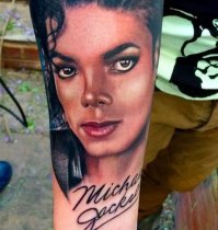 Эти татуировки с лицами звезд настолько кошмарны, что их герои закричали бы от ужаса!