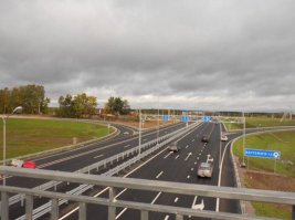 Для примера на фото федеральная трасса А121 Санкт-Петербург - Петрозаводск (так для справки: построена не до Ельцина и не при Ельцине). В настоящий момент достраивается ударными темпами.
