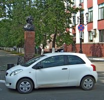 А девочки там паркуются как и везде..)) Эта под наблюдением оставила..