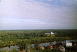 Автор, СПА-СИ-БО!!!
От себя. Был в Гороховце 12 лет назад. Снимал, естественно, много. Но...У меня тогда была аналоговая "мыльница" УЖАСНОГО качества...Получился...один снимок!!! Остальные -- брак!!!
P.S. Сказать, что Гороховец красив -- это НИЧЕГО не сказать...А какой вид с ИХ Лысой горы...Левитановский красавец Плес -- ОТ-ДЫ-ХА-ЕТ!!! ИМХО.
P.P.S. Ребята, сильно по поводу фотки не пинайте. Для самого тогда это стало, ну не трагедия-трагедия, но трагедия.