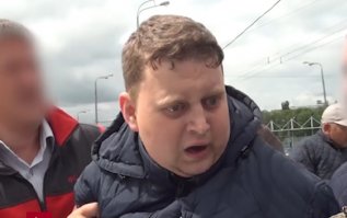 А что же ты про вторую половину того что я написал умалчиваешь? Про - Идеологию? И снова не будем усложнять -таким как ты , идеология -тоже НЕ нужна. Вам вообще никакие сдерживающие центры НЕ нужны - Законы, Правила, Мораль, Вера, Кодекс, Любовь ...с вашей точки зрения ( точки зрения недорослей) все это "вредит развитию вашей уникальной личности и ограничивает свободу" -в итоге получаем на выходе законченного эгоцентриста и мразь. 
"Люби себя, плюй на всех, после нас хоть потоп" -  это тот самый "идеальный потребитель" профессора Выбегалло из Понедельника, братьев Стругацких. 

И сказки кукловодов, что если дать ребенку полную свободу (и подкрепить ювенальной юстицией) то вырастет "исполин духа" -подлая ложь. Вот то что на фото, вырастет -