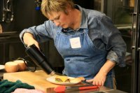 Если этим "феном для волос" посушить волосы - будет весело, но не долго.

Судя по стальному носику - рабочая температура где-то 350 С/ 550 С