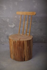 Интересно, его легко перетаскивать за спинку, как обычные стулья?