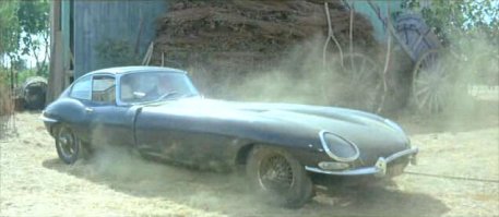 Только Луи Де Фюнес знал как правильно тюнинговать этот Ягуар)