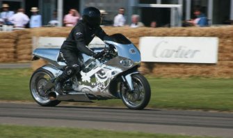 Y2K MTT Turbine Superbike - единственный легальный, допущенный к движению на обычных дорогах, мотоцикл, оснащённый газотурбинным двигателем. Весь вес мотоцикла составляет 227 килограммов, а максимальная скорость равна 402.3 км/ч. Разгон: 0-100 км/ч за 1,5 с, и 0-300 км/ч за 15 с.