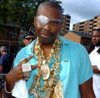 Этих не перещеголять никому-)