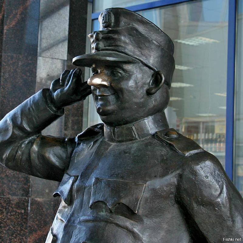 Бравый солдат швейк купчино. Памятник швейку в купчино. Самара памятник швейку. Памятник швейку спб. Памятник швейку в купчино.