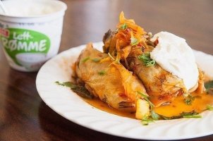 Фотография сделана в Норвегии, сметана, которая на фотографии, продается в Норвегии:)