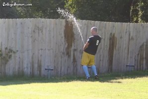 Мужчина выпил семь бутылок пива за несколько секунд