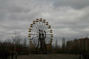 Был там в 2009м Радиации там хоть жопой жуй. Каким образом запустили?? Там проржавел весь механизм.