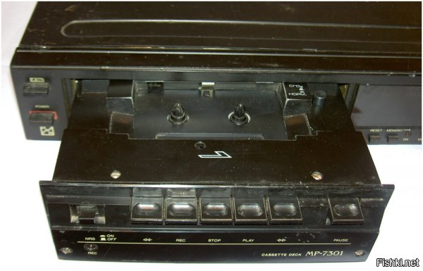 Я всегда мафон вегу хотел или "Яуза".
Ещё у друга видел "Радиотехника МП-7301-стерео" или т была "Орбита МП-7301-стерео" так тоже хотел (но друг говарил что он плохой)