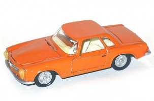 у меня до сих пор сохранилась, самая любимая модель из всех, ну и мерен с открываемым капотом, багажником и дверьми, вот такой