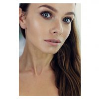 Ещё одна ваша бесподобная фота:



Оля, заметьте - ваши лучшие фото _как_раз_с_макияжем! Без него вы просто "подросток", с проф.макияжем - офигенная красавица! Научитесь его делать, вместо отрицания.